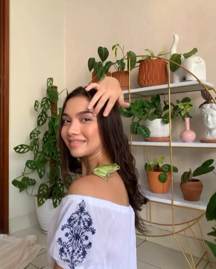 Potret Angela Gilsha dengan peliharaannya Instagram Potret Angela Gilsha dengan peliharaannya Instagram