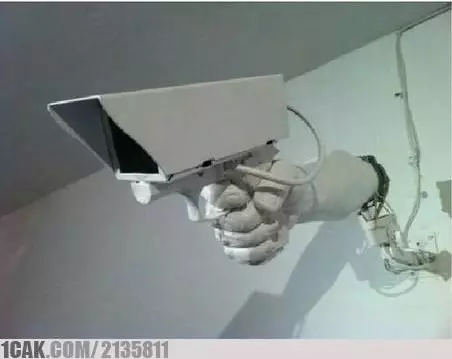 potret absurd cctv © Berbagai Sumber