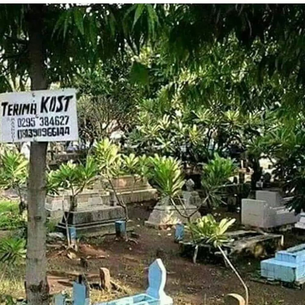 penampakkan poster bikin mata berkedip © Berbagai sumber penampakkan poster bikin mata berkedip © Berbagai sumber