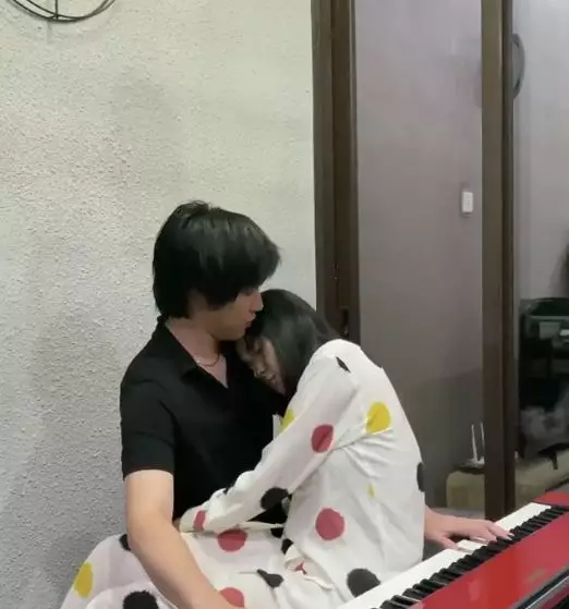 Kevin Vicy piano baper © Instagram