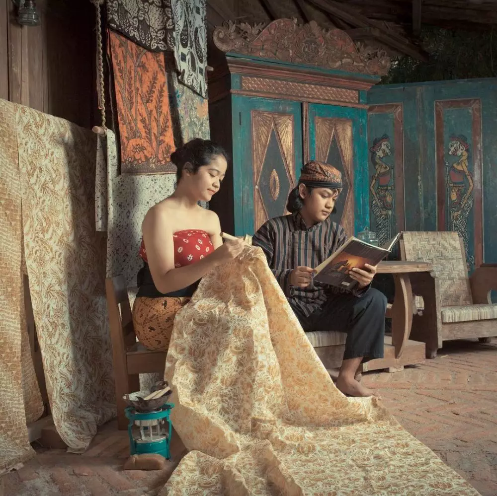 Pemotretan keluarga Uya adat jawa © 2020 brilio.net/ Instagram