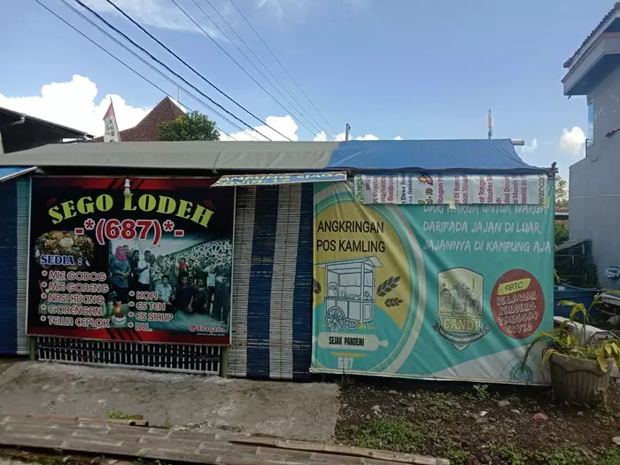 Sembako gantung di desa rendeng kudus © 2020 brilio.net