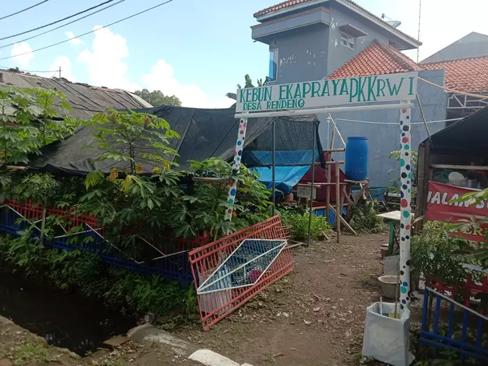 Sembako gantung di desa rendeng kudus © 2020 brilio.net