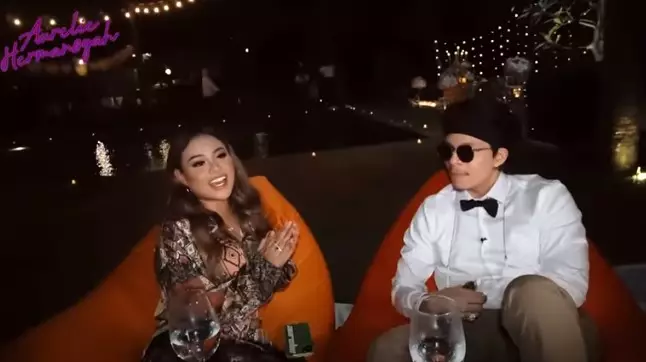 Momen Aurel beri kado untuk Atta Halilintar © Istimewa Momen Aurel beri kado untuk Atta Halilintar © Istimewa