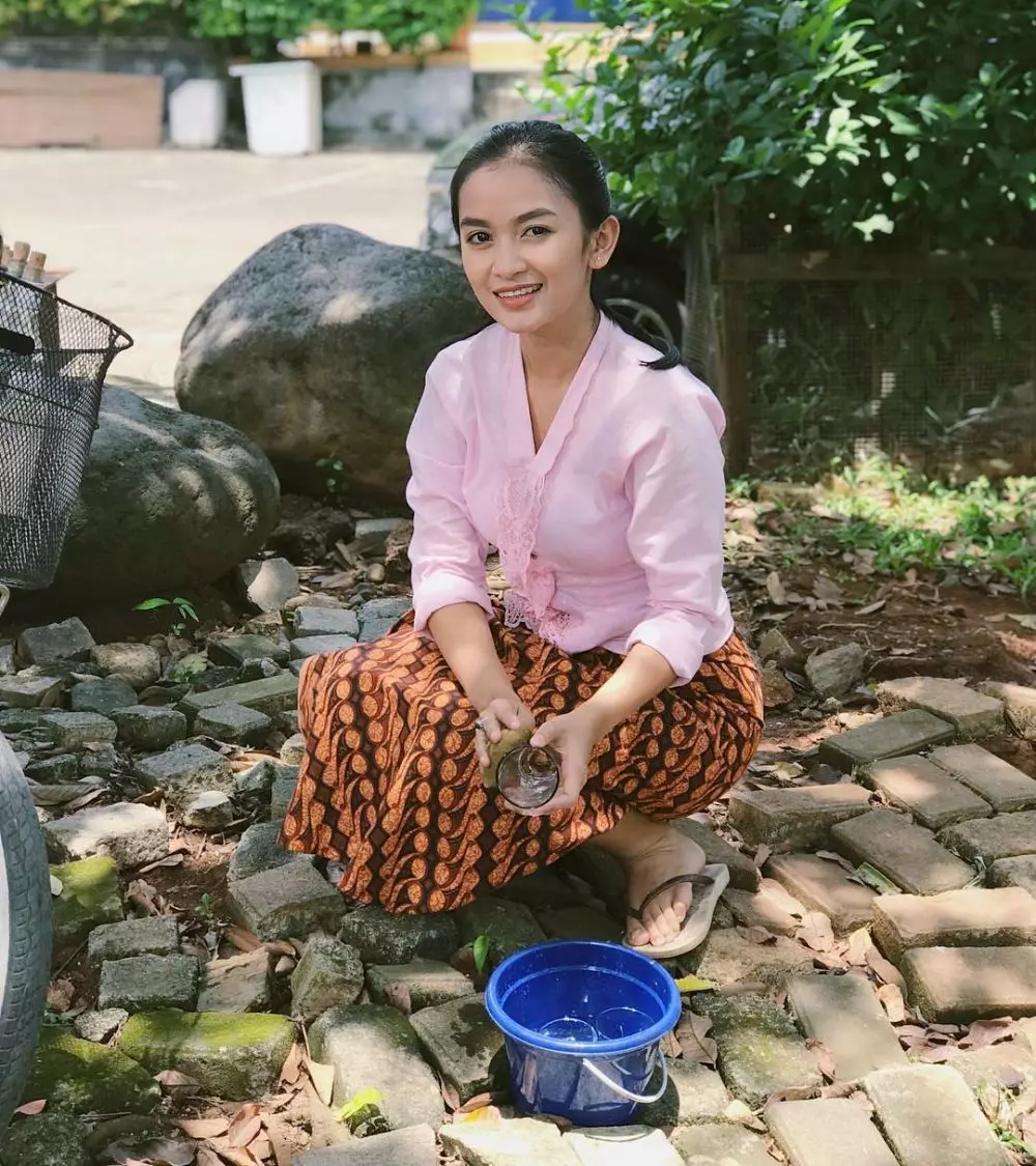 Seleb dandan ala mbok jamu © 2020 brilio.net