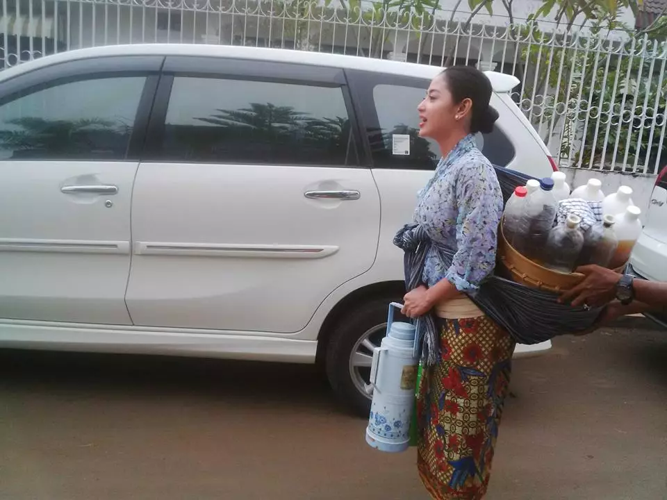 Seleb dandan ala mbok jamu © 2020 brilio.net