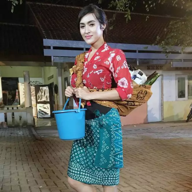 Seleb dandan ala mbok jamu © 2020 brilio.net