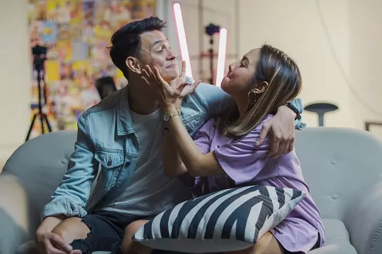 Pesinetron menikah dengan cewek blasteran  © 2020 brilio.net