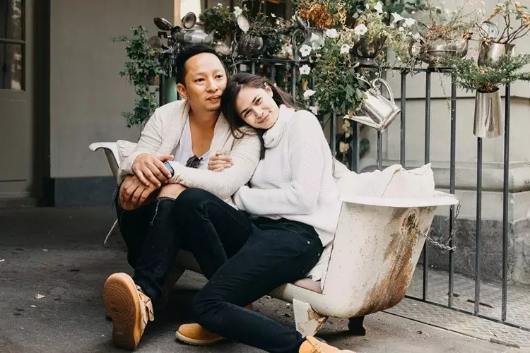 Pesinetron menikah dengan cewek blasteran  © 2020 brilio.net