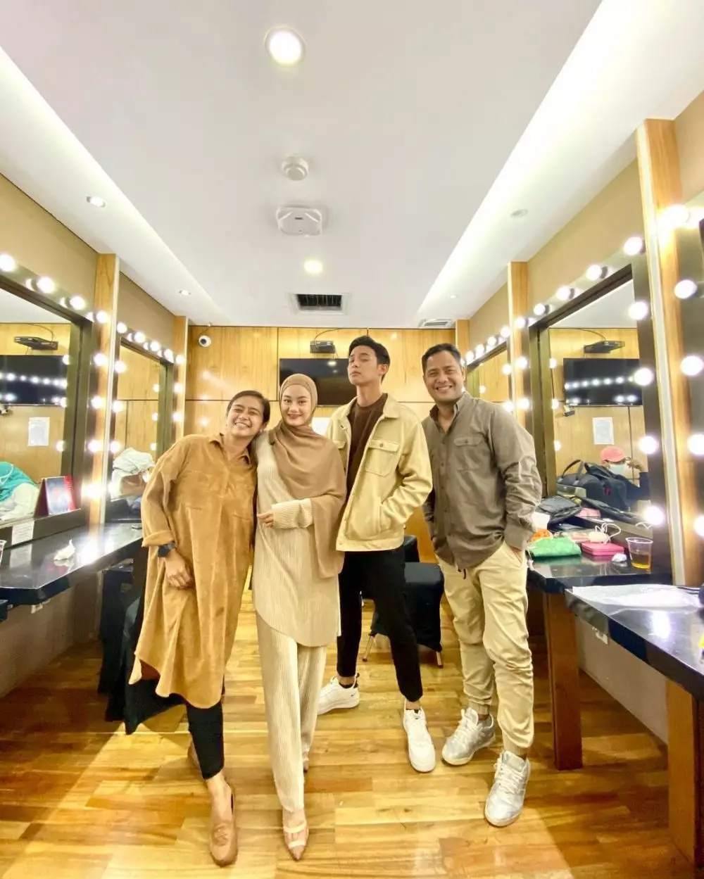 dinda hauw dan manajer © Instagram dinda hauw dan manajer © Instagram