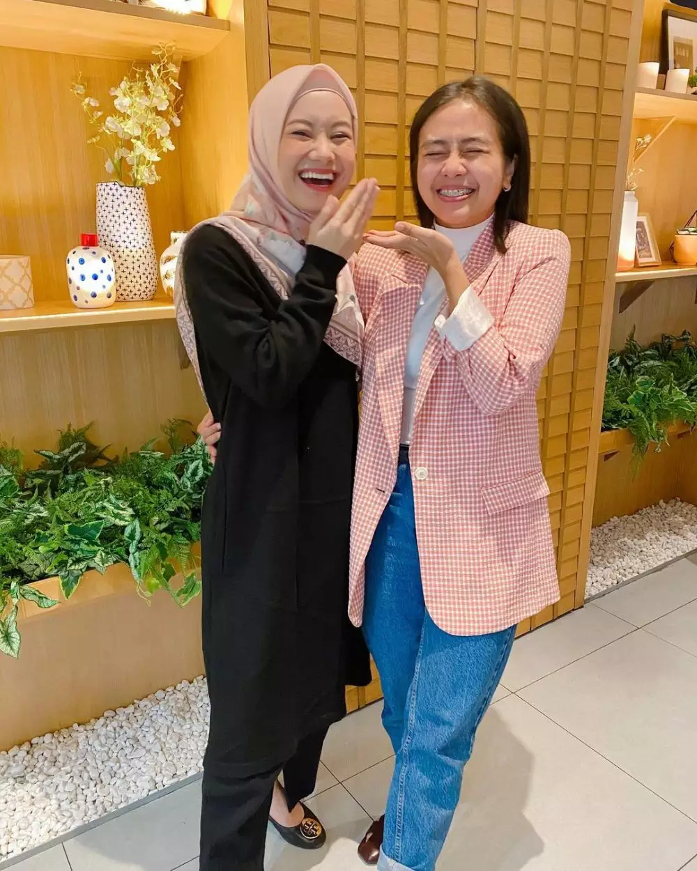 dinda hauw dan manajer © Instagram dinda hauw dan manajer © Instagram