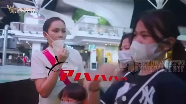 Kebersamaan Kalina dan keluarga Vicky Prasetyo © Istimewa