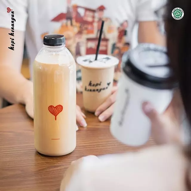 tren minum kopi literan © Instagram