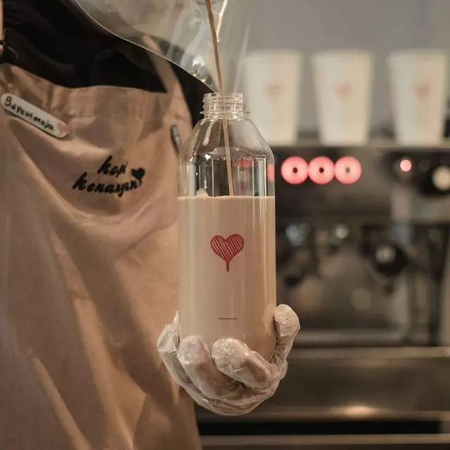 tren minum kopi literan © Instagram