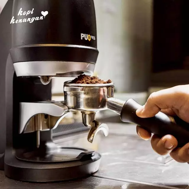 tren minum kopi literan © Instagram