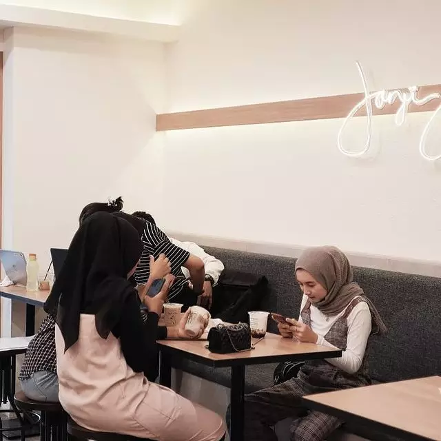 tren minum kopi literan © Instagram