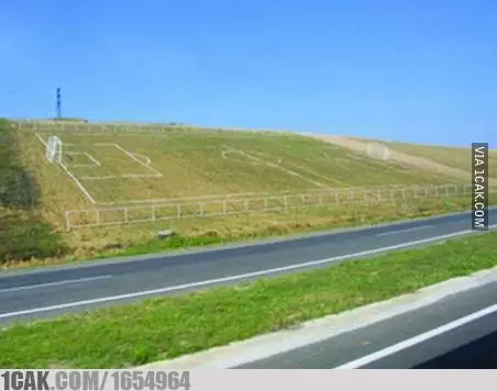 lapangan nyeleneh © Berbagai sumber lapangan nyeleneh © Berbagai sumber