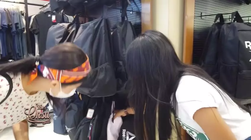 Momen Sarwendah belikan perlengkapan sekolah © Instagram & YouTube