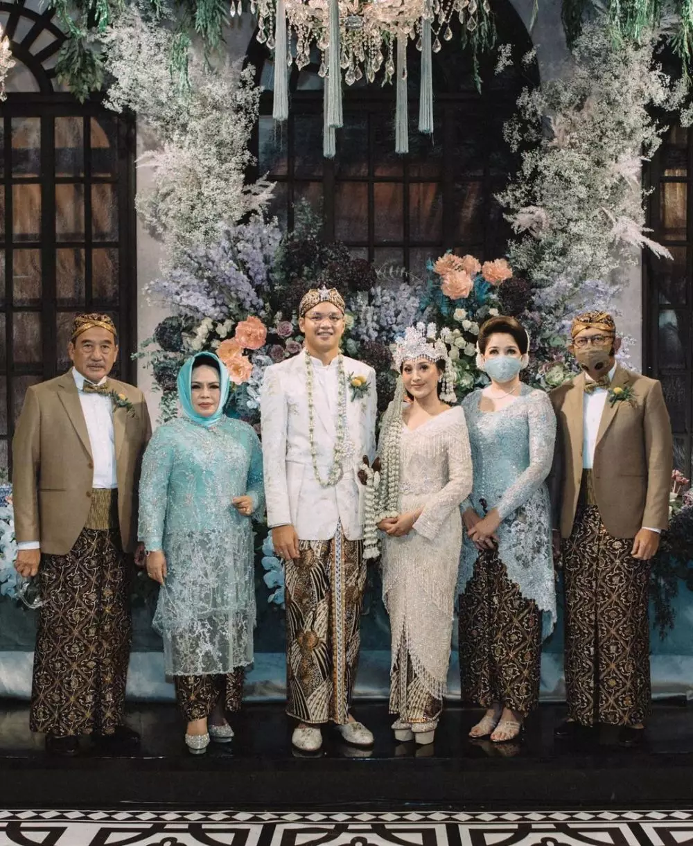 pernikahan anak hetty © Instagram