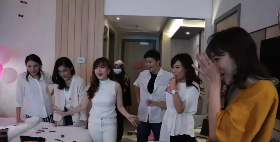 Steffy bridal shower © YouTube