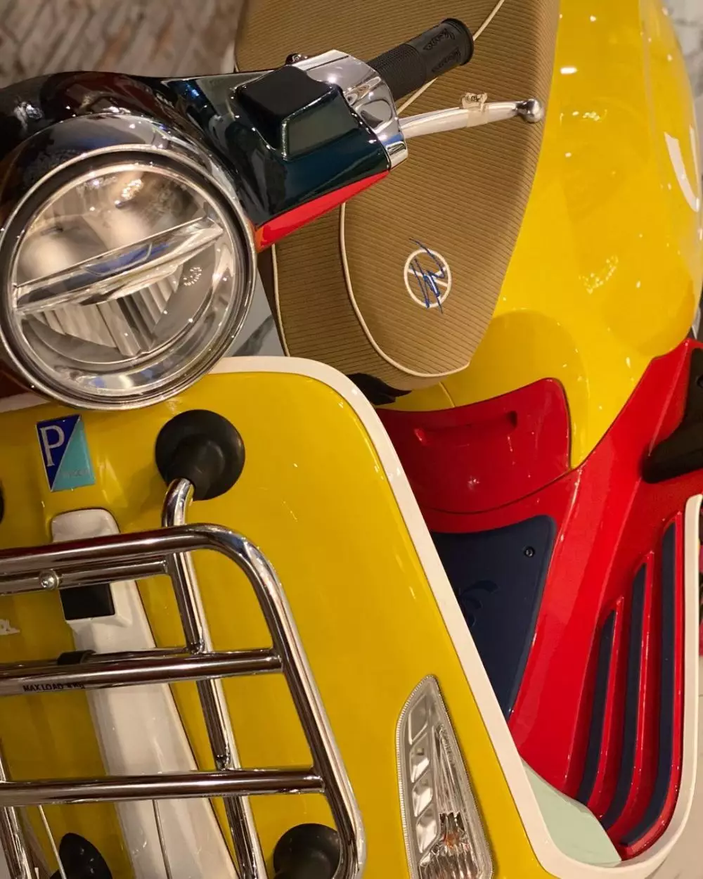 Momen Ussy dapat vespa dari Andhika  © YouTube Momen Ussy dapat vespa dari Andhika  © YouTube