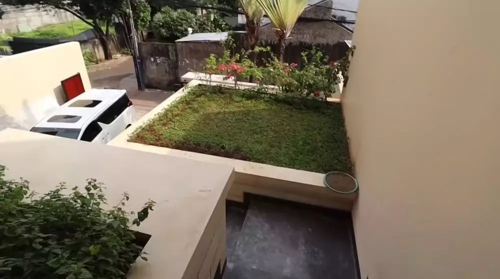 potret rumah baru Cut Meyriska © YouTube