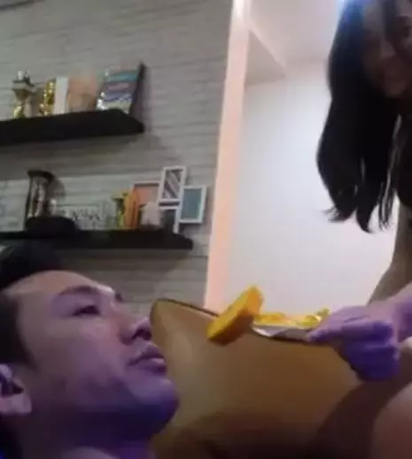 Densu dan istri © Instagram