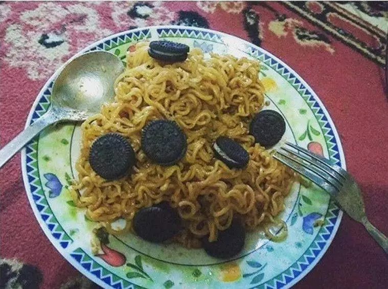 makan mi goreng nyeleneh Berbagai sumber