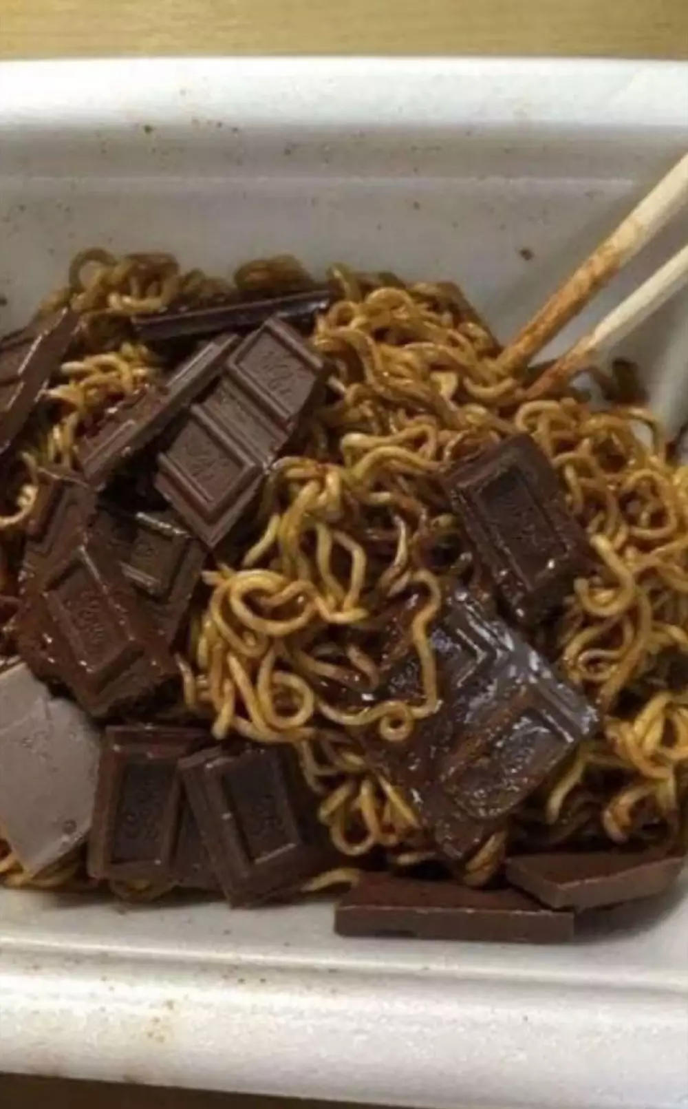 makan mi goreng nyeleneh Berbagai sumber