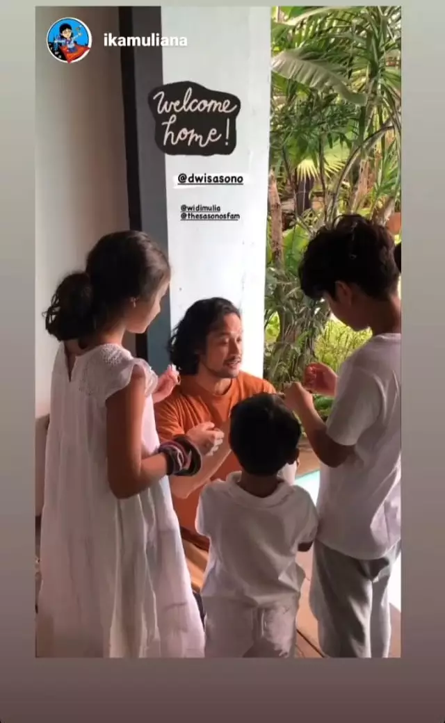 Momen Dwi Sasono pulang ke rumah © Instagram Momen Dwi Sasono pulang ke rumah © Instagram