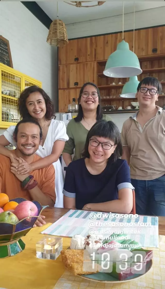 Momen Dwi Sasono pulang ke rumah © Instagram Momen Dwi Sasono pulang ke rumah © Instagram