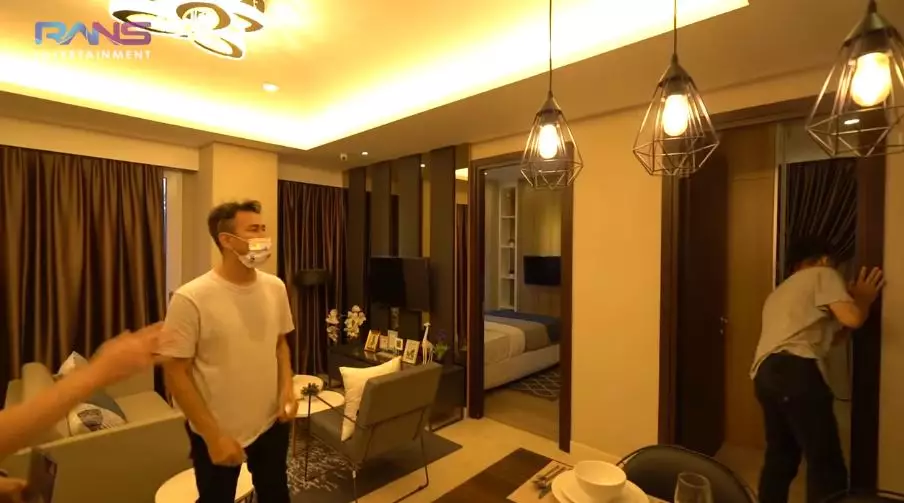 raffi ahmad ajak dimas apartemen © YouTube raffi ahmad ajak dimas apartemen © YouTube