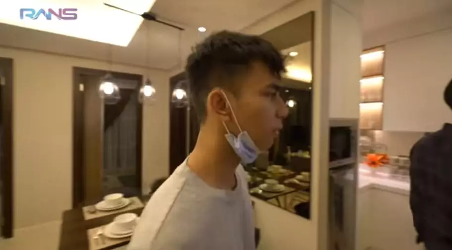 raffi ahmad ajak dimas apartemen © YouTube raffi ahmad ajak dimas apartemen © YouTube