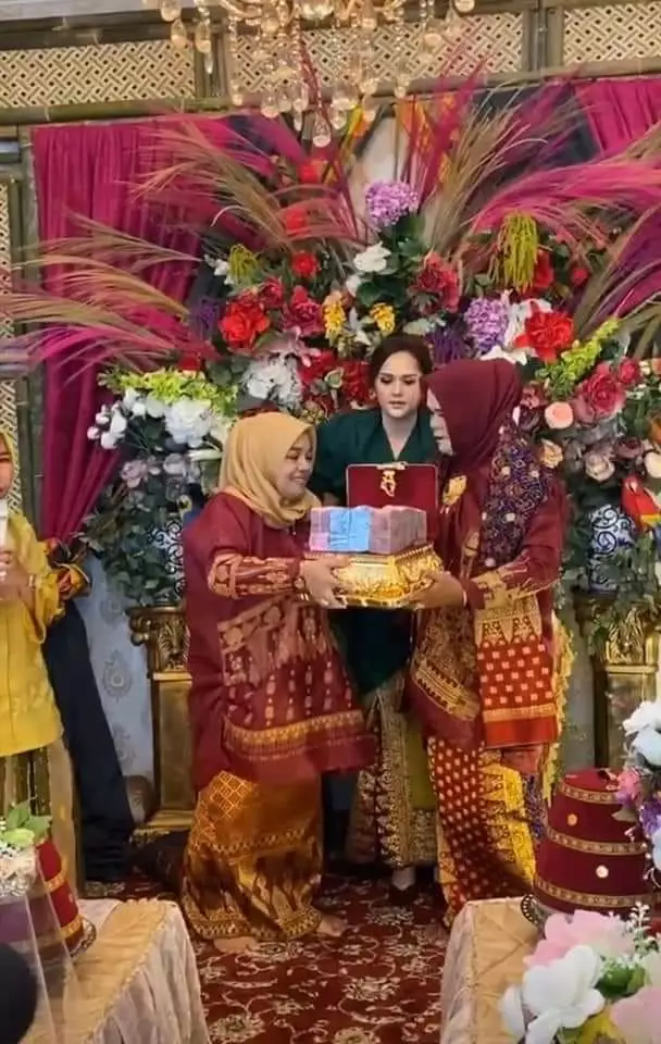 nadia margareza momen © Facebook nadia margareza momen © Facebook