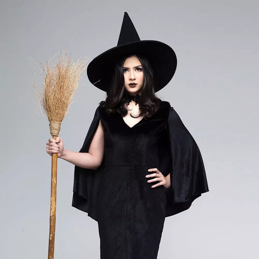 Seleb dandan ala penyihir © 2020 brilio.net