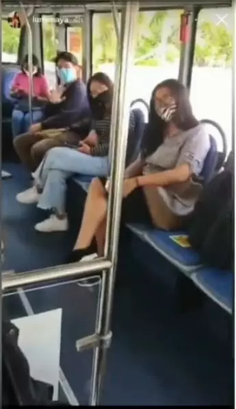 luna maya naik bus © Instagram luna maya naik bus © Instagram