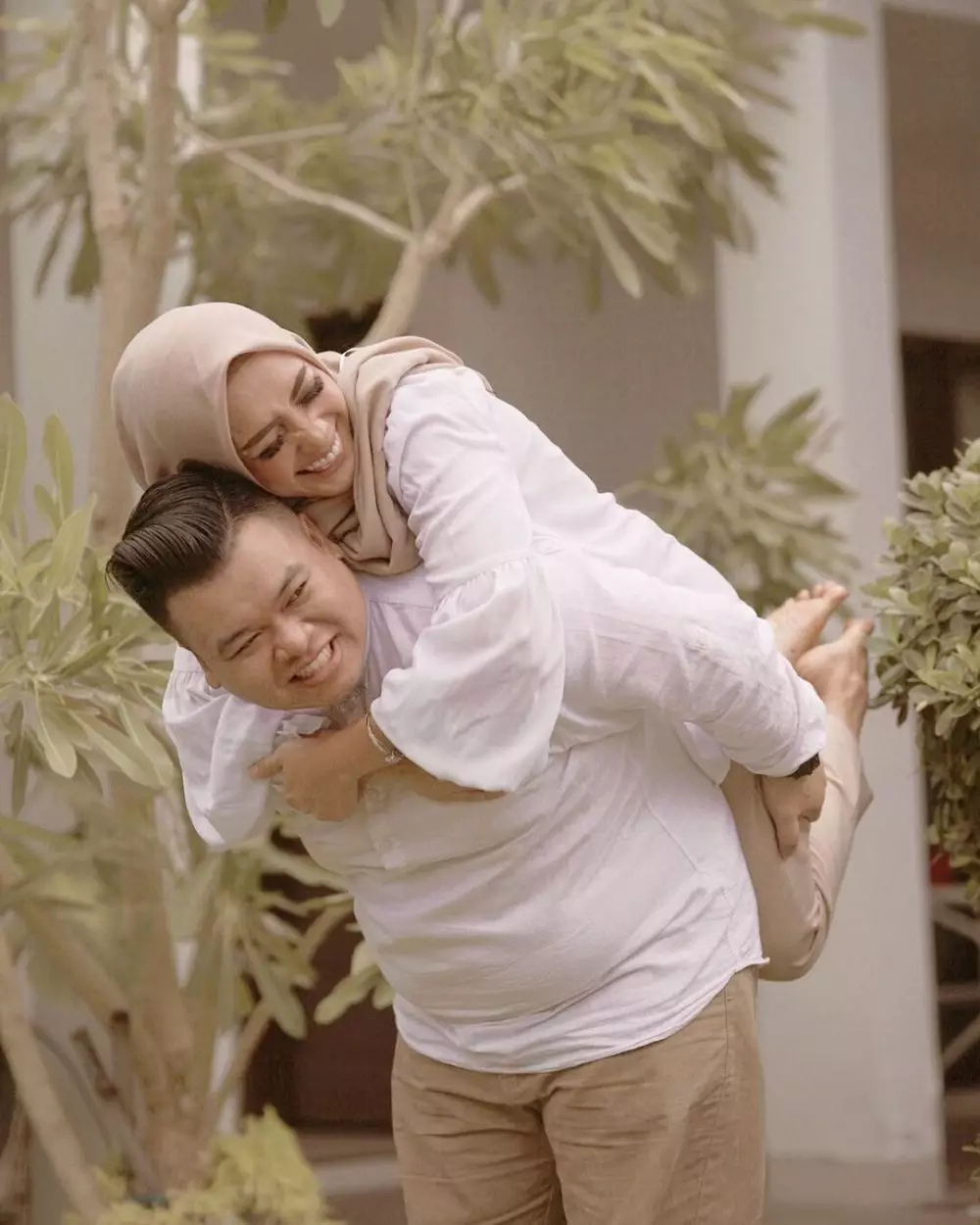 Potret kenangan Yulita dan suami © Instagram