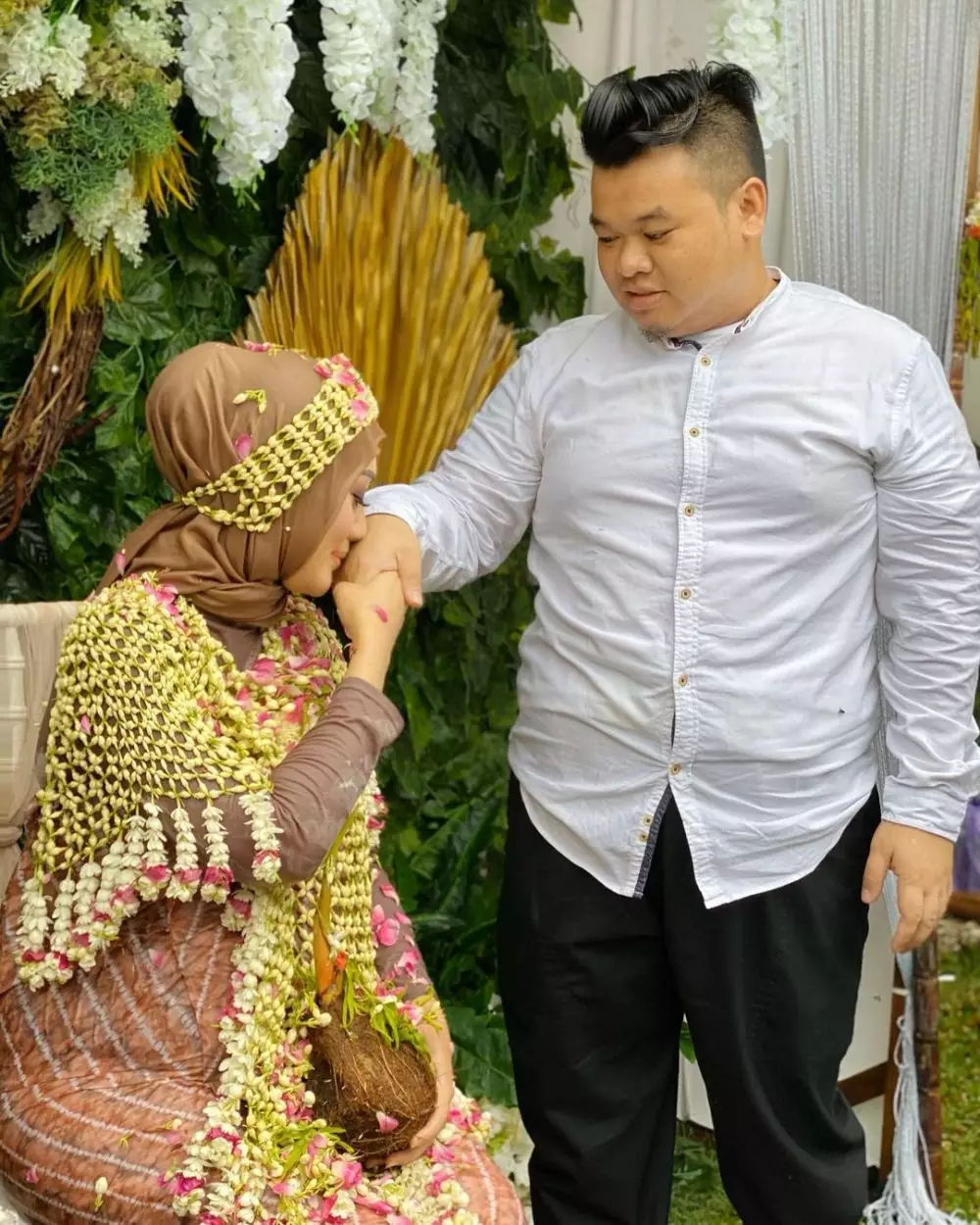 Potret kenangan Yulita dan suami © Instagram