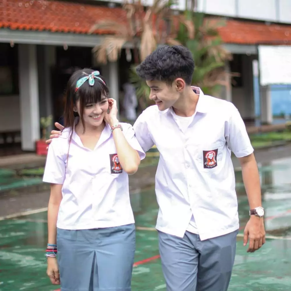 potret 7 aktor pakai baju SMA © 2020 brilio.net/ Instagram potret 7 aktor pakai baju SMA © 2020 brilio.net/ Instagram