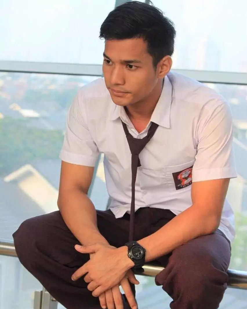 potret 7 aktor pakai baju SMA © 2020 brilio.net/ Instagram potret 7 aktor pakai baju SMA © 2020 brilio.net/ Instagram