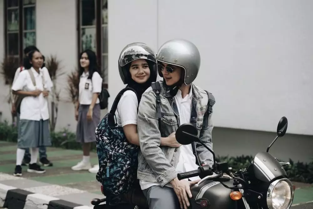 potret 7 aktor pakai baju SMA © 2020 brilio.net/ Instagram potret 7 aktor pakai baju SMA © 2020 brilio.net/ Instagram