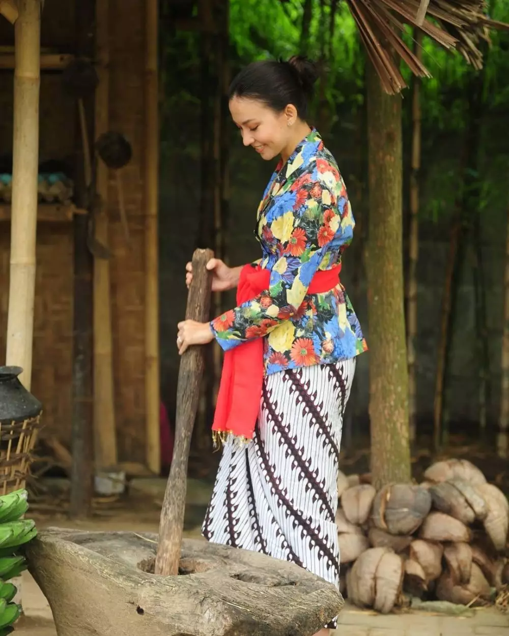 Gaya pemotretan Karina Nadila © 2020 brilio.net/ Instagram Gaya pemotretan Karina Nadila © 2020 brilio.net/ Instagram