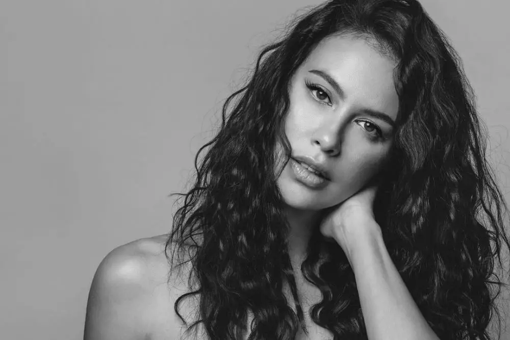 Potret seleb berambut keriting tampil beda © Instagram