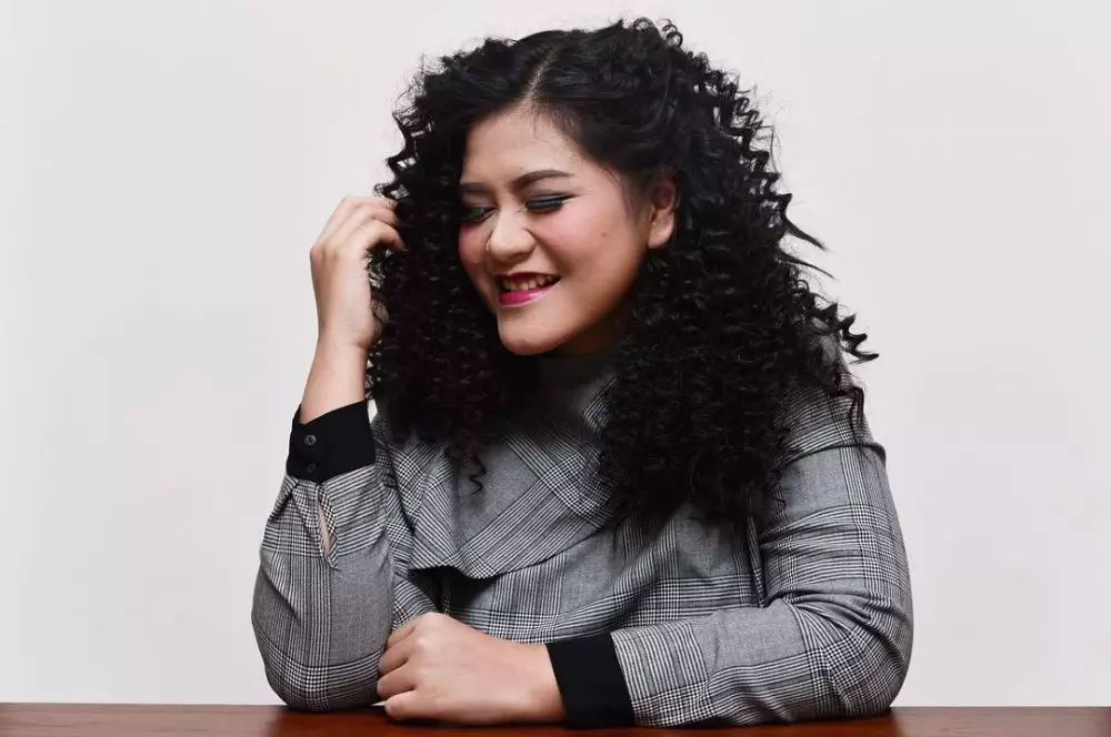 Potret seleb berambut keriting tampil beda © Instagram