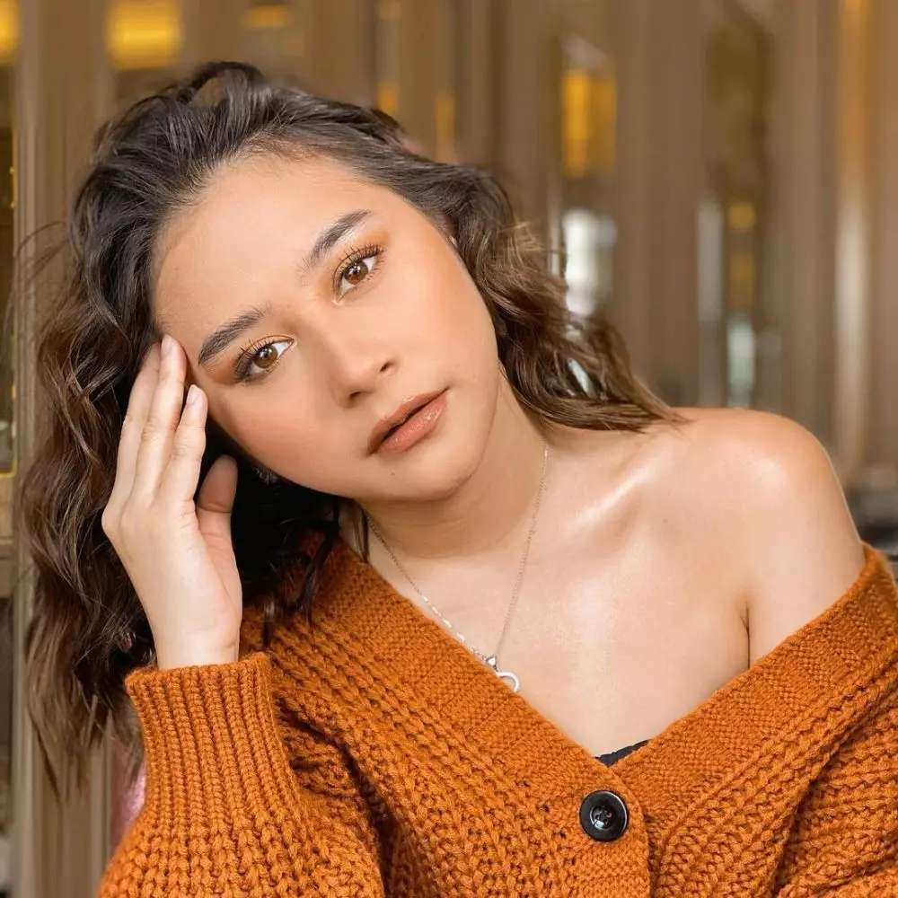 Potret seleb berambut keriting tampil beda © Instagram