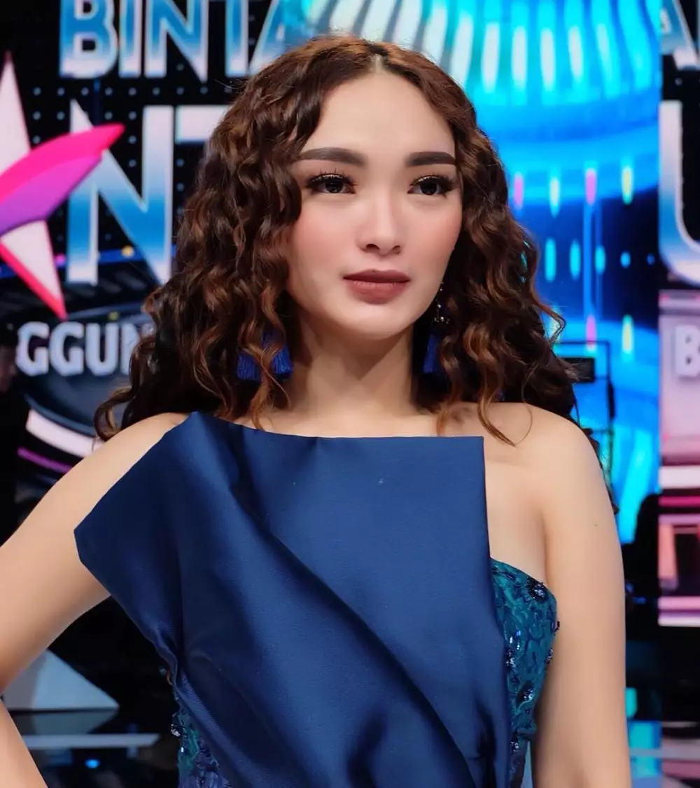 Potret seleb berambut keriting tampil beda © Instagram