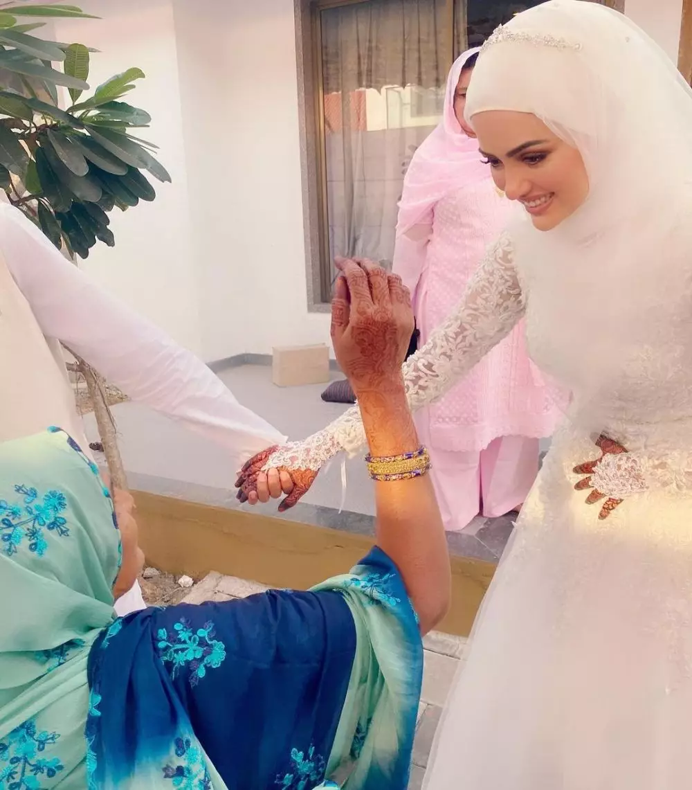 Potret pernikahan Sana Khan © 2020 brilio.net/ Instagram Potret pernikahan Sana Khan © 2020 brilio.net/ Instagram