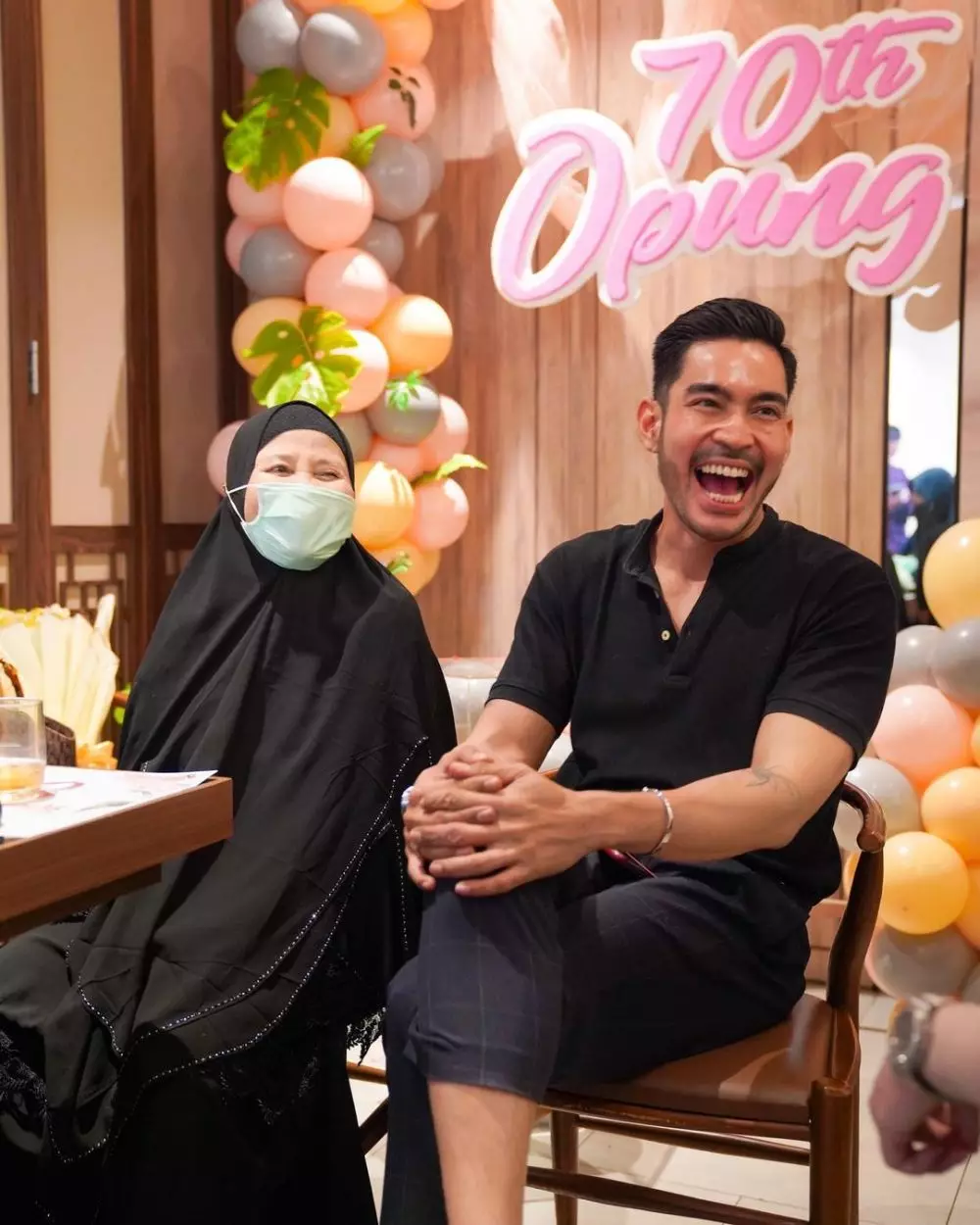 Momen ulang tahun ibunda Robby Purba © 2020 brilio.net/ Instagram Momen ulang tahun ibunda Robby Purba © 2020 brilio.net/ Instagram