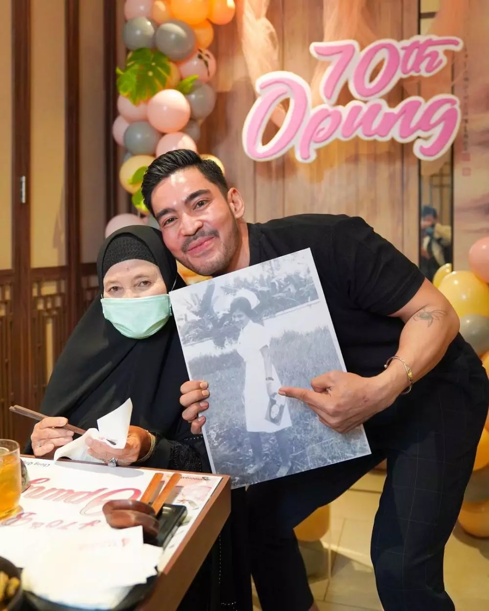 Momen ulang tahun ibunda Robby Purba © 2020 brilio.net/ Instagram Momen ulang tahun ibunda Robby Purba © 2020 brilio.net/ Instagram