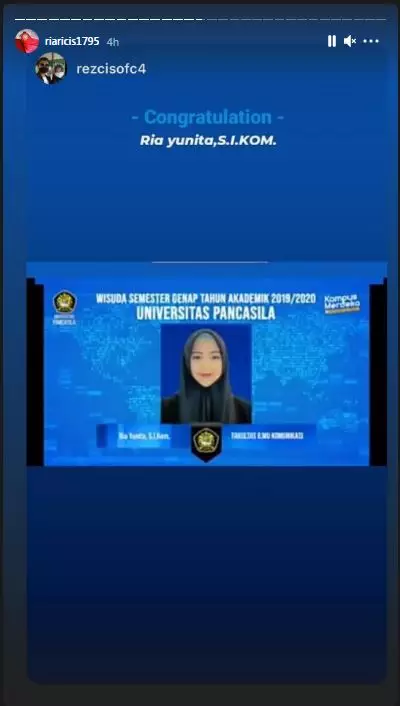 Potret wisuda online Ria Ricis © 2020 brilio.net berbagai sumber Potret wisuda online Ria Ricis © 2020 brilio.net berbagai sumber